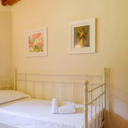 Stalla - With Garden In The Historic Center Florence