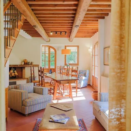 Stalla - With Garden In The Historic Center