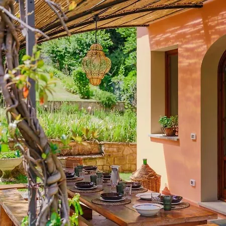 Stalla - With Garden In The Historic Center