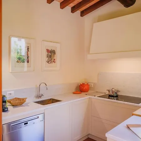Stalla - With Garden In The Historic Center Villa