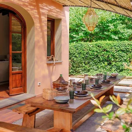 Stalla - With Garden In The Historic Center