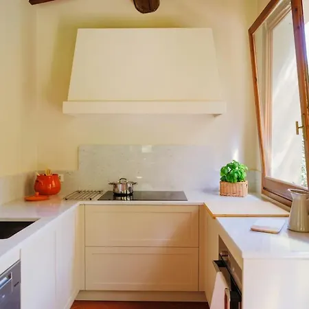 Stalla - With Garden In The Historic Center וילה